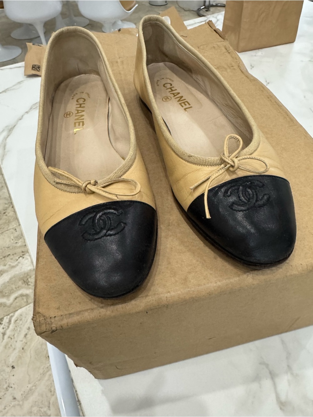 CHANEL Beige and Black Cap-Toe Leather Ballet Flats 38 1/2